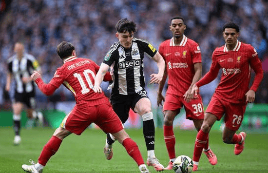 1.8亿英镑进账！利物浦锋线引援受阻，谁能接棒搭档萨拉赫？