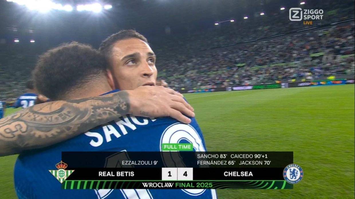 曝贝蒂斯欲先买下半个安东尼!曼联拒绝再次出租,至少要卖3250万