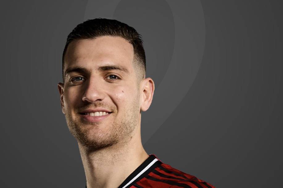 曼联欲卖穆帅引援最后独苗,皇马拜仁感兴趣!阿莫林想加强边翼卫