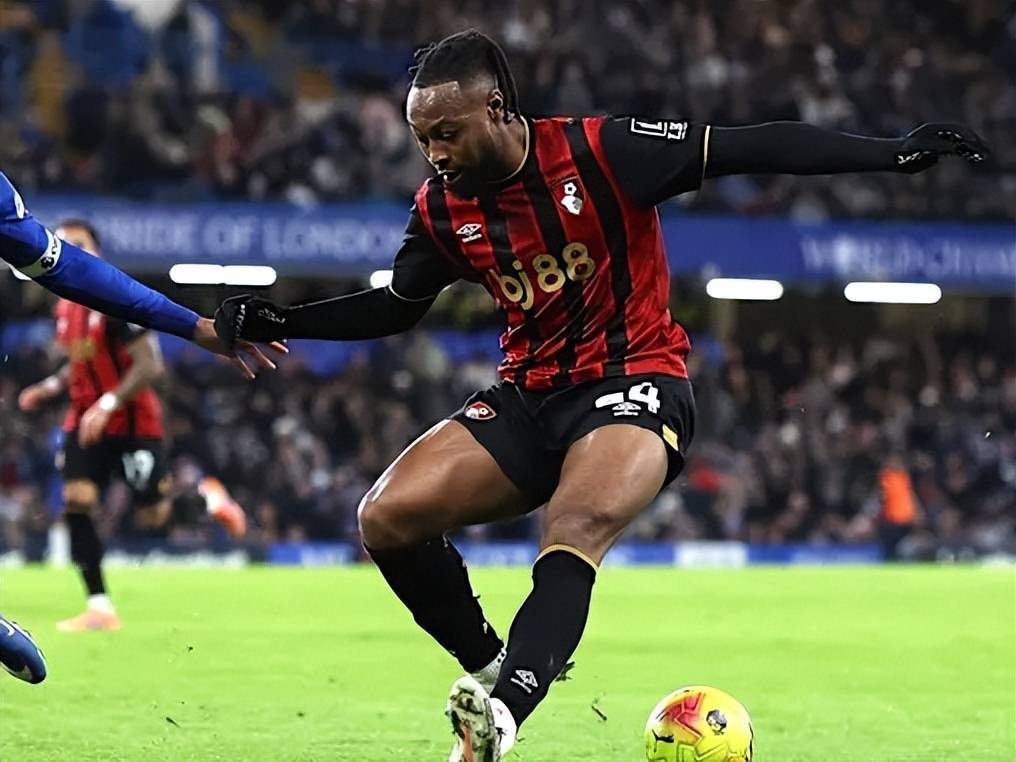 伊劳拉否认塞门约转会曼城，坚称还会继续为伯恩茅斯出战